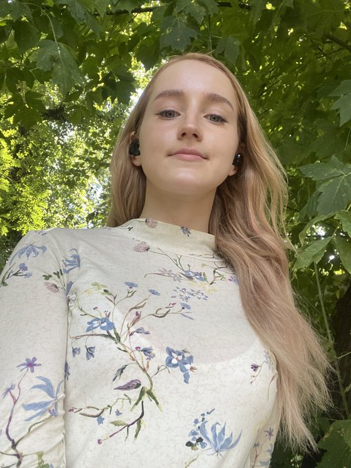 Non boobies pics https://t.co/RJnfzQ9Qy9