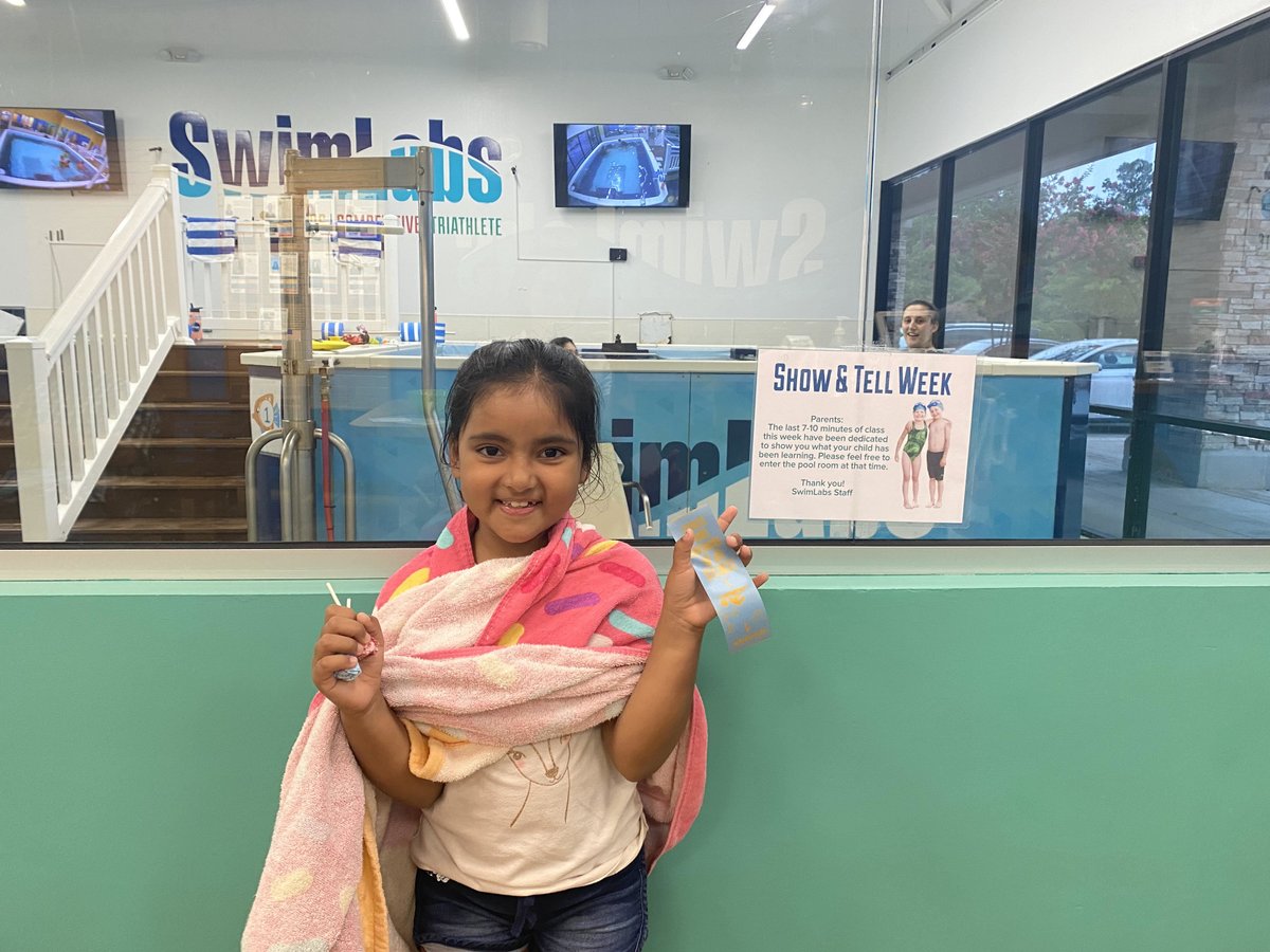 SwimlabsT's tweet photo. It's Show and Tell Week!! 🎖️

This little girl just moved up from Beginner 1 to Beginner 2, after only 1 month! https://t.co/2iDj4q341j