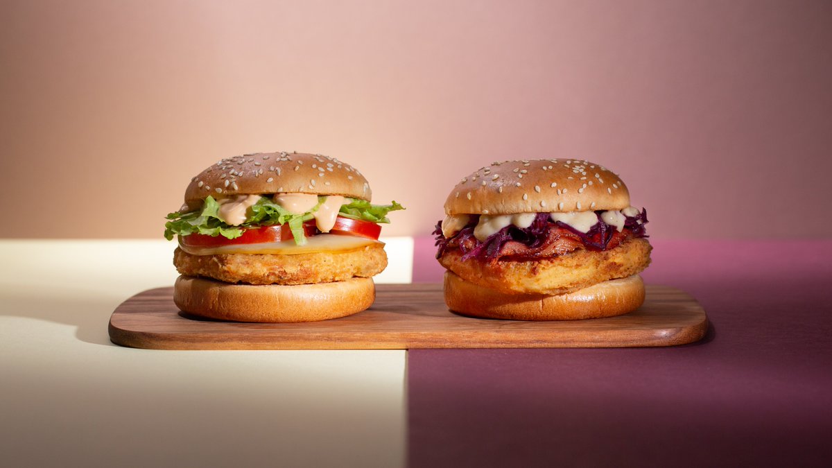 gruppomondadori's tweet photo. Dopo oltre 21 milioni di panini venduti negli scorsi anni, sono arrivate le #ChickenCreation, le nuove ricette ideate a quattro mani da McDonald’s insieme al nostro food media brand @giallozafferano. 🍔
https://t.co/5HJXlgWx2p https://t.co/vfbb8j4eFJ