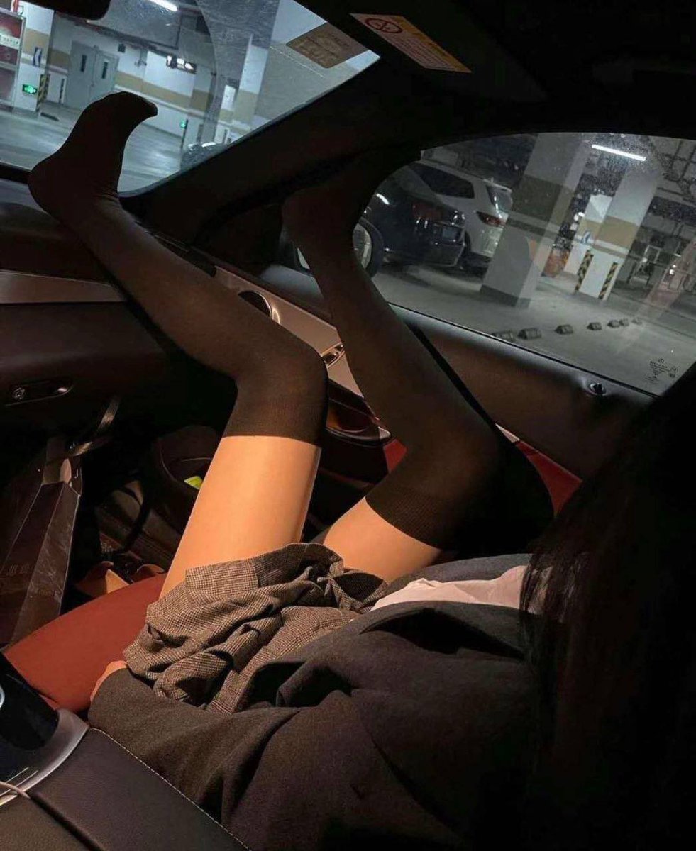 S11208539's tweet photo. 轻度女王在线找个听话的24岁以上的男M可长期的有意的狗狗可以私信电报我Telegram: https://t.co/yMwSn9D78r纸飞机链接 https://t.co/05SObr6udQ