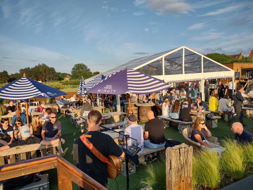 thefishmish's tweet photo. Many thanks to the White Horse at Brancaster Staithe @WhiteHorseBranc for an amazing Lobster BBQ last Friday raising over £400 for the Fishermen’s Mission.🐟🍽️ https://t.co/q1RTdIjlsi