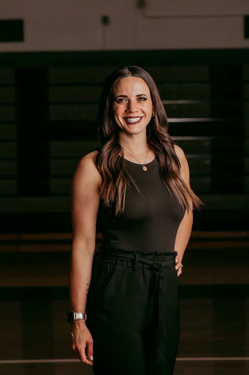 chsspiritsquad's tweet photo. Hello from Coach Em! 👋🏼

This is Coach Em’s 3rd year as Head Cheer Coach for Capital High School. 

Coach Em absolutely loves the Capital Spirit Squad and is looking forward to the 2022-2023 season. Go Eagles! 🦅 https://t.co/ID5p7jogEY