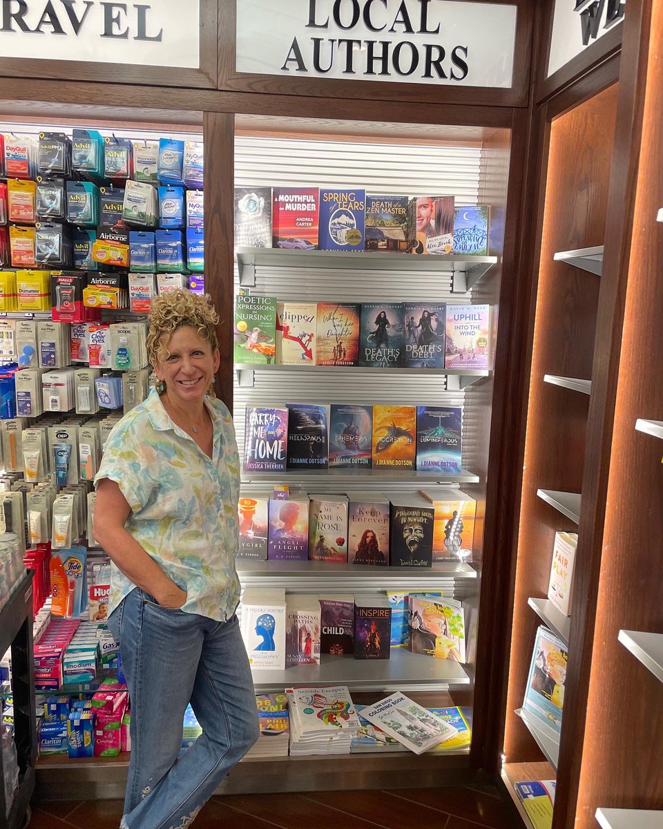 aalitowski's tweet photo. Excited to have my book CLIPPED at the San Diego Airport bookstore! Terminal 1. Bay of Coronado Books! Love that they support local authors. 
#amwriting #writingcommunity #momlife #memoir #book #author #mompreneur https://t.co/51tZETXrvX