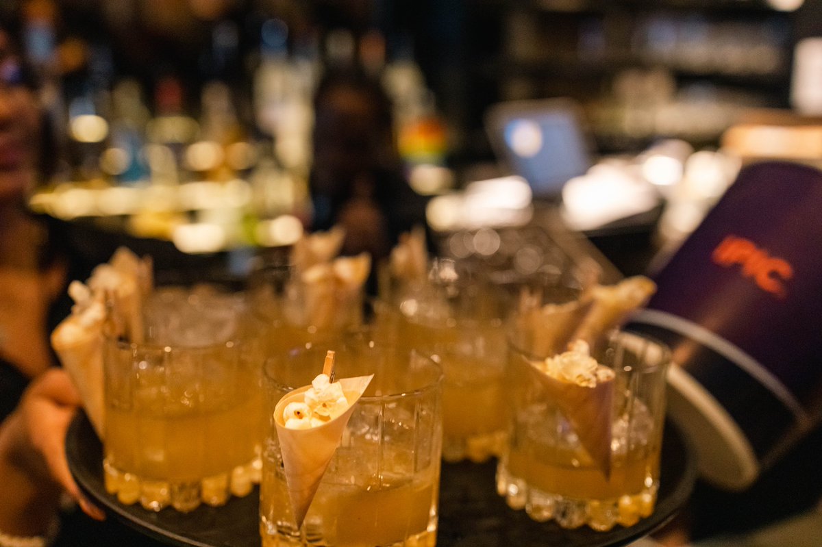 fav part of <a href="/NFTNYCSEA/">N F T S E A</a>? live art, live music, live photo booth… that popcorn infused whiskey though 👀