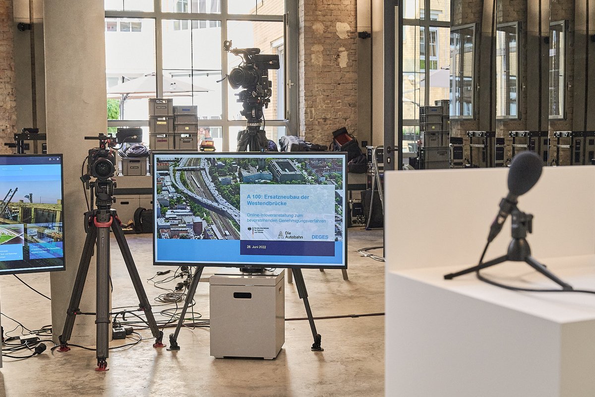 degesberlin's tweet photo. Licht 💡, Kamera 🎥, Action 🎬: Die Online-#Infoveranstaltung der DEGES zum Ersatzneubau der #Westendbrücke beginnt gleich. Wir freuen uns auf die Vorstellung der Planung und auf Ihre Fragen. https://t.co/1ahf2PL6Gi