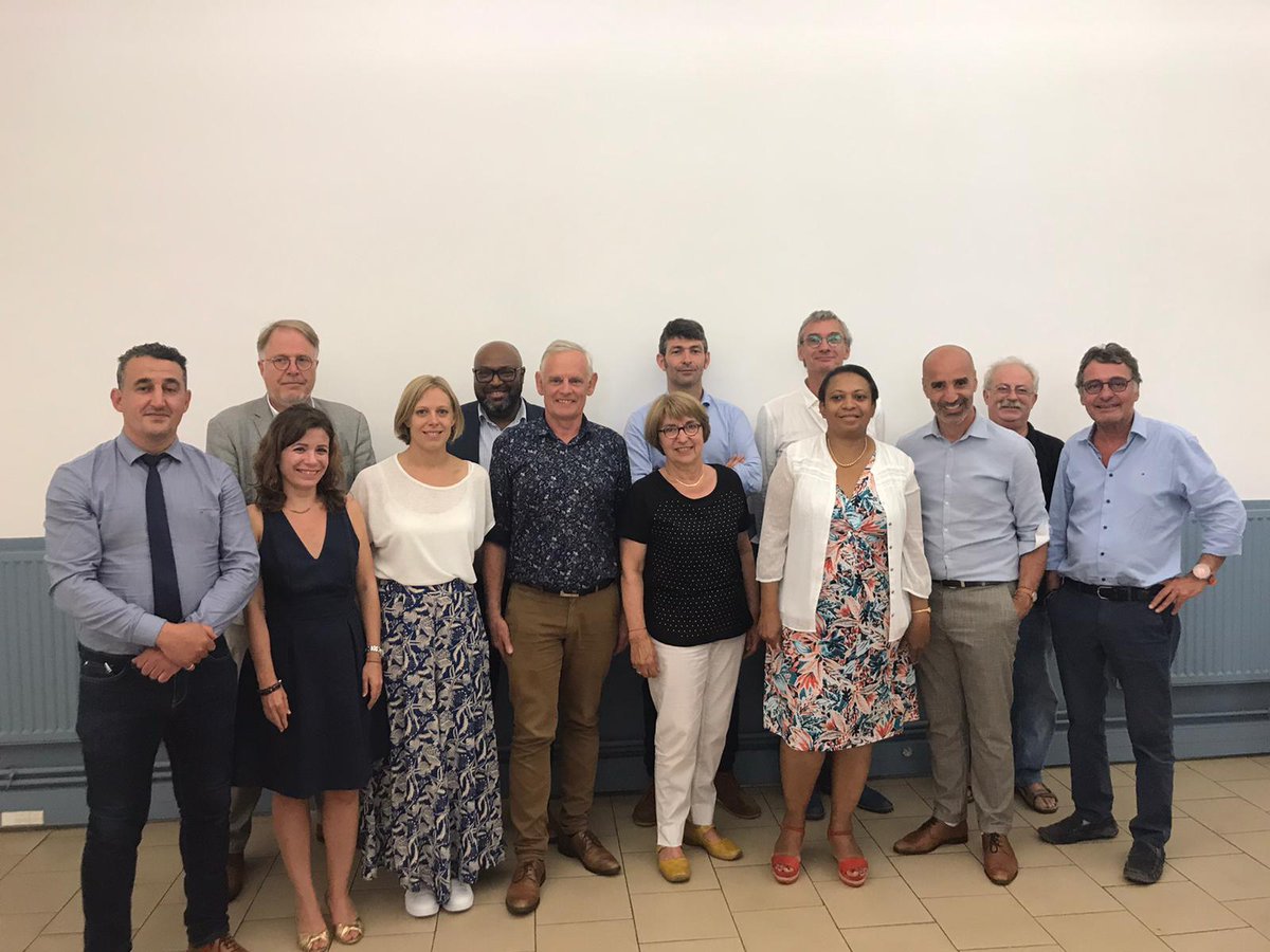 Nouveau président <a href="/GillesLeproust/">Gilles Leproust</a> et nouveau bureau à Ville &amp; Banlieue à l'issue de notre AG à Marseille <a href="/prio91350/">Philippe RIO</a> <a href="/GillesLeproust/">Gilles Leproust</a> <a href="/AudreyGatian/">Audrey Gatian</a> <a href="/CatherineArenou/">Catherine Arenou</a> @Ettazaoui27 @ville_trelaze @dallouch91 <a href="/anneclaire_boux/">Anne-Claire Boux</a> <a href="/HeleneGeoffroy/">Hélène Geoffroy</a> @tfalconnet