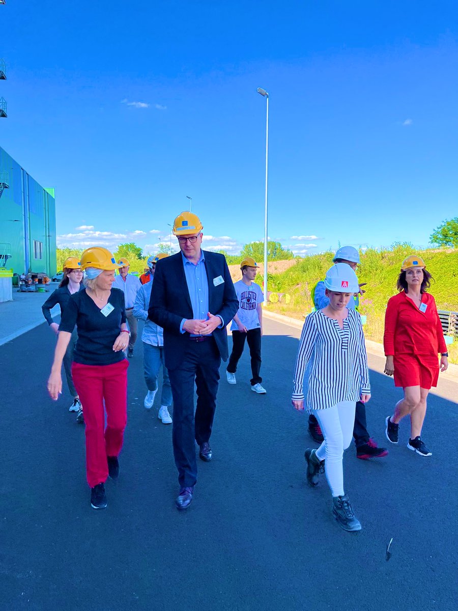 Alex_Schweitzer's tweet image. Wir brauchen auch weiterhin Stahlproduktion in Deutschland! Mit Landtagskolleginnen Kathrin Anklam-Trapp und Dr. Anna Köbberling - und auf Einladung von Lana Horstmann, MdL und Betriebsrätin bei @thyssenkrupp #Rasselstein - war ich heute vor Ort in #Andernach. #TransformRLP