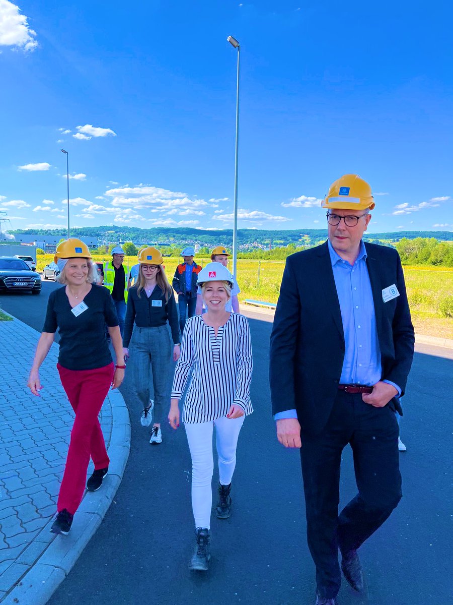 Alex_Schweitzer's tweet image. Wir brauchen auch weiterhin Stahlproduktion in Deutschland! Mit Landtagskolleginnen Kathrin Anklam-Trapp und Dr. Anna Köbberling - und auf Einladung von Lana Horstmann, MdL und Betriebsrätin bei @thyssenkrupp #Rasselstein - war ich heute vor Ort in #Andernach. #TransformRLP