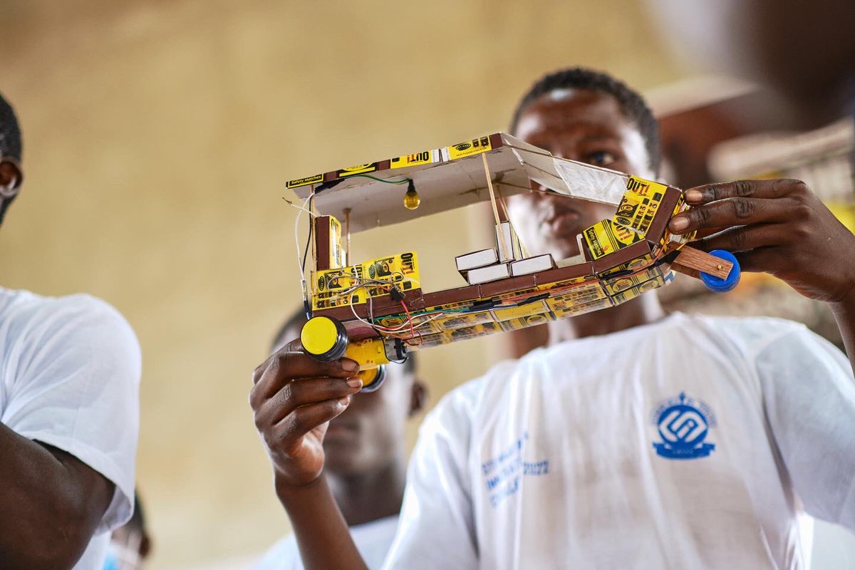 1billionafrica's tweet photo. It doesn’t matter how young you may be, as long as you can dream there is hope!
Catch a glimpse of the stunning presentations by students from nine (9) schools at our first ever S4A Innovation Challenge in Africa.
#1BA #S4A
#STEM4Africa
#Africa #Ghana #STEM https://t.co/4lHQIVHpVa