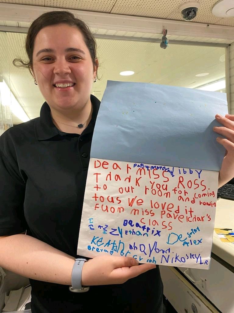 AdamsMarkets's tweet photo. Our wonderful Miss Stasia from #ThomastonCT was absolutely thrilled to read to the students of #BlackRockElementarySchool and even happier for this sweet card! 💜 📖 
#LocallyLoud #WhenLocalMatters #WhenCommunityMatters https://t.co/QdeLcoHBxR