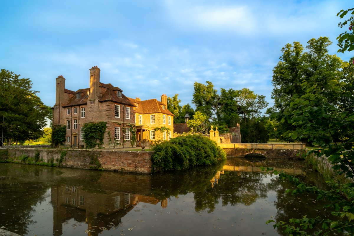 Groombridge Place is open Wed to Sun from 10am.  Come and explore our beautiful gardens, take a walk along the canal to the Enchanted Forest and enjoy the daily birds of prey displays at 12noon and 3.30. No need to prebook. groombridgeplace.com <a href="/East_of_England/">VisitEastofEngland</a> <a href="/TWellsTourism/">Visit Tunbridge Wells Tourist Info</a>
