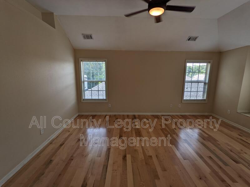AllCountyLegacy's tweet photo. New Listing

Incredible 4bd/2.5ba in the heart of Snellville!! Home features hardwood floors, updated kitchen, large backyard with great tool shed, and chalk wall right outside one of the bedrooms. Large master suite and two car garage to add! Setup a schedule to see this on ASAP https://t.co/2ZAoxyzGYr