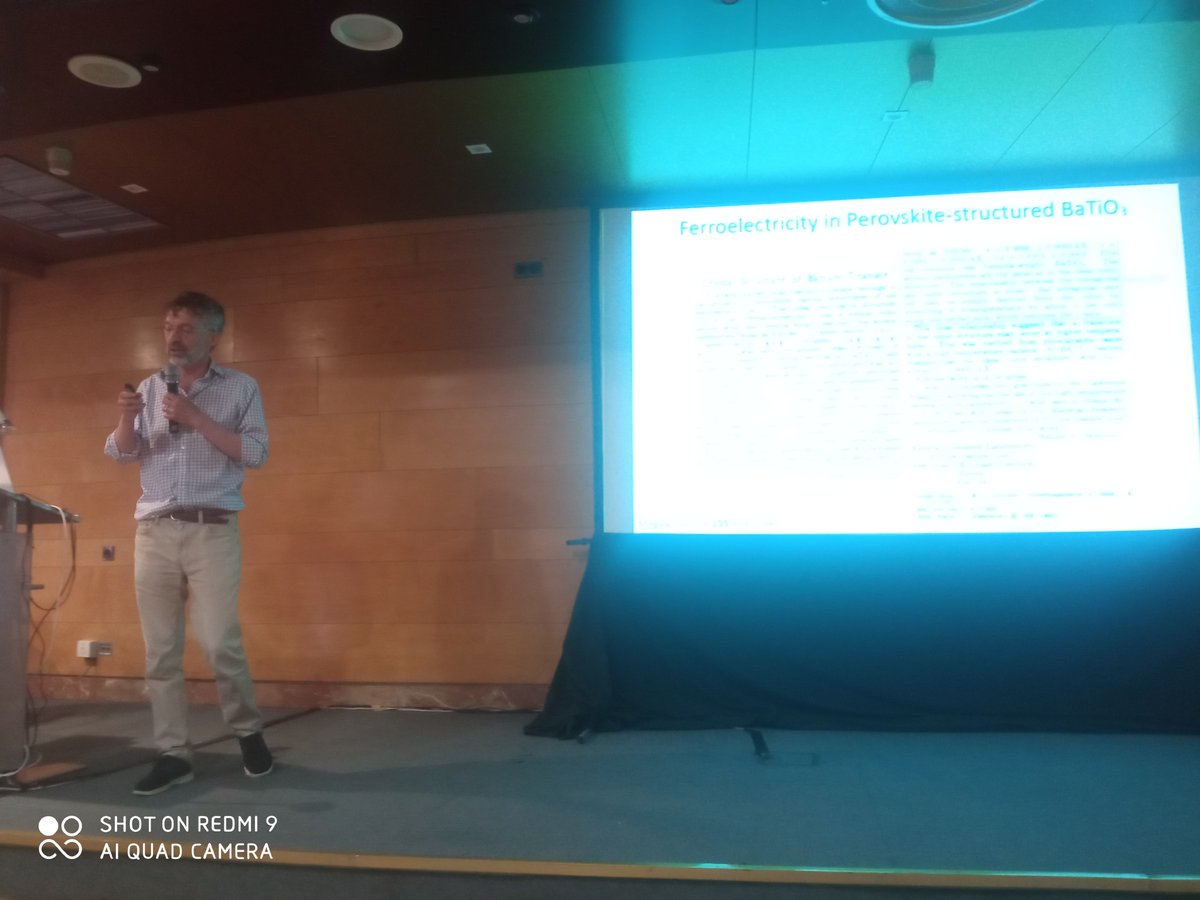 celiacb90's tweet image. Time to learn more about #PairDistributionFunction with the great @d_a_keen 
Sorry about the picture, I know it&apos;s bad...but the science underneath is amazing!! #BienalRSEQ2022