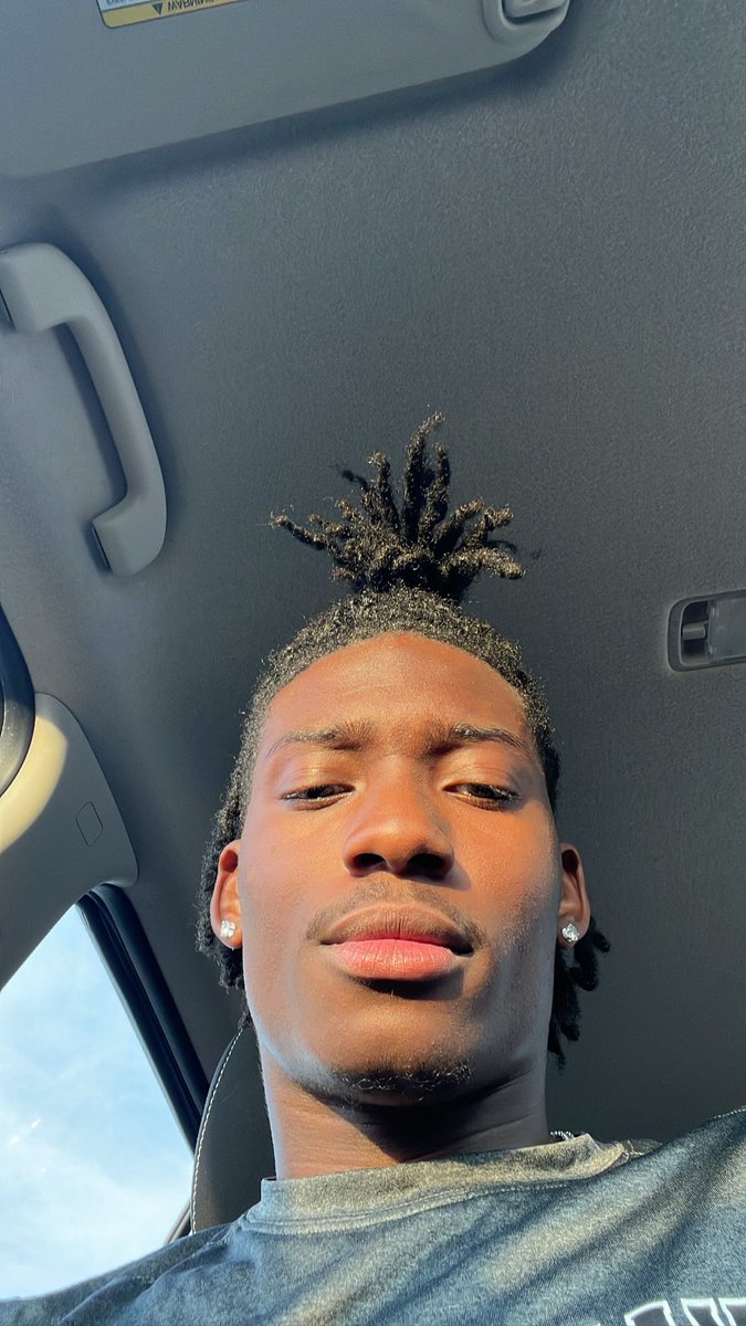 therealmanny___'s tweet photo. #WhosWhoAtClemson
🐾 Emmanuel Harley aka Manny
🐾 St. Matthews, SC 📍
🐾 Senior 🫡
🐾 Electrical Engineer Major 🔬
🐾 Member of the Kappa Lambda Chapter of Kappa Alpha Psi Fraternity Inc. ♦️ https://t.co/tjqxFRqXM7