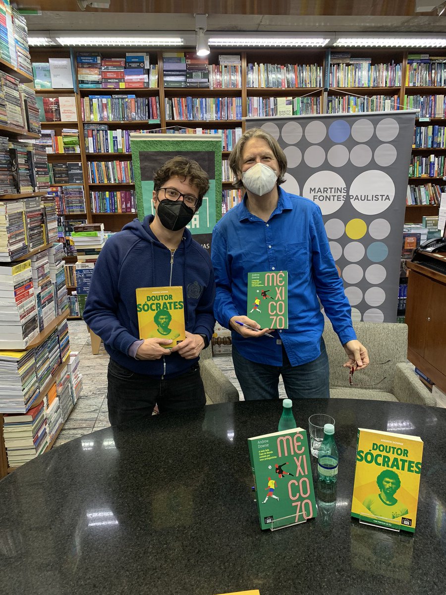 avrenanlima's tweet photo. Tive o prazer de conhecer @adowniebrazil, e ainda conseguir uma dedicatória para “Dr. Sócrates” e “México 70”. Evento organizado e livros lançados pela @EdGrandeArea. Já falei mas não custa repetir: os caras não erram. https://t.co/ydYJKyrL8M