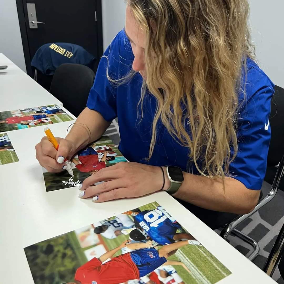 AND THAT'S A WRAP!

Our very first private signing was a huge success this afternoon.

<a href="/phoebe_schecter/">Phoebe Schecter</a> was absolutely wonderful and we could've talked football for hours and hours.

We have a few items spare that are available on the website now.

#statesigned #IAmStateSigned