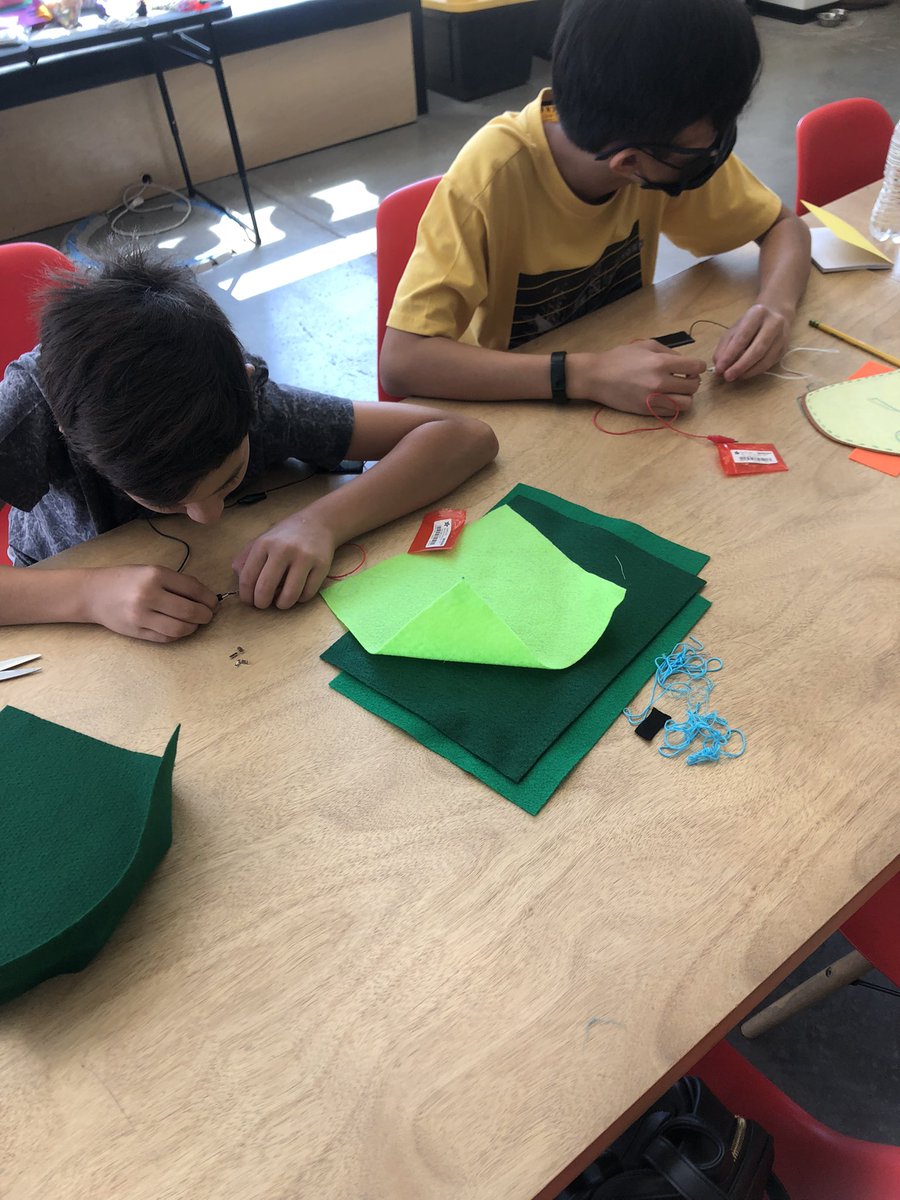 HearnSisd's tweet photo. Learning about circuits with led lights and team building skills @ the FabLab! #TeamSISD https://t.co/XCudVfRzsH