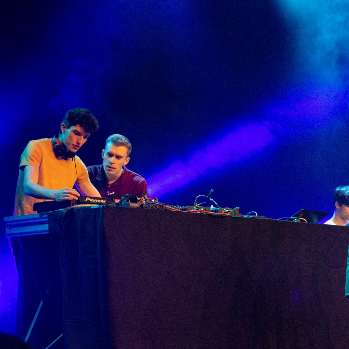 Le clip de Try to Survive ft. @apollineodin, single de l'album Oxymore est enfin disponible sur Youtube ! (Lien de la chaîne en bio) On se retrouve vendredi pour la sortie du reste de l'album ! Réalisateur : @thanatehr