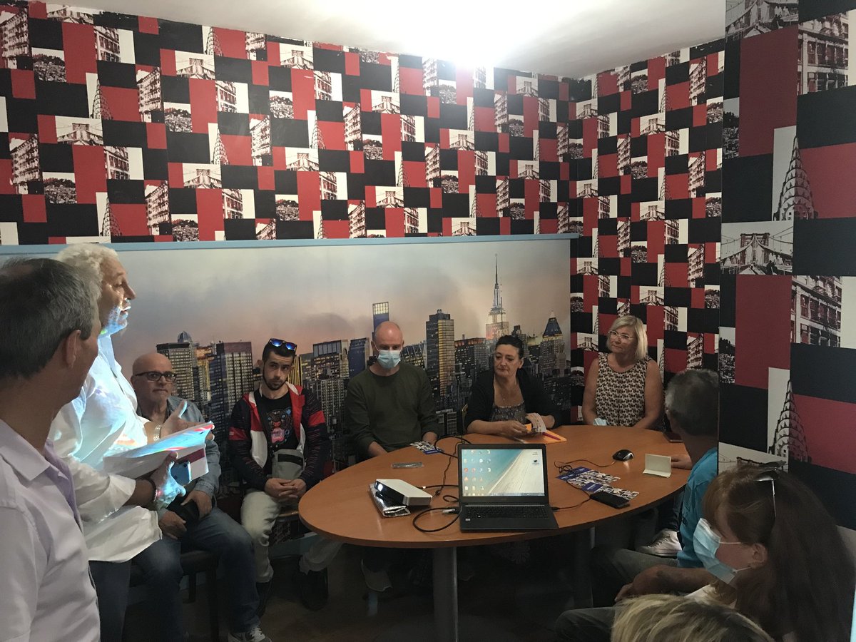 #TousMobilisés découverte des métiers en tension d'auxiliaire ambulancier et ambulancier. 9 demandeurs d'emploi au rdv dans l'entreprise SATA #auneau avec l'IFSI. Merci à M Expert, M LaHaye, M  Meneut et Mme Haquin. 👍 Equipe
<a href="/TualXavier/">Xavier Tual</a> @poleemploi_RCVL