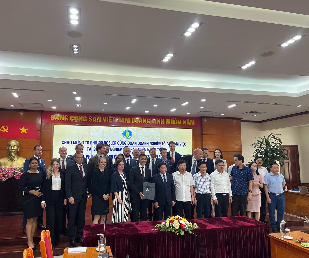 ConsessorZug's tweet photo. Great Meeting with the Ministry of Agriculture and Rural Development! 

#consessorgoesvietnam https://t.co/ec7fhY4DZx