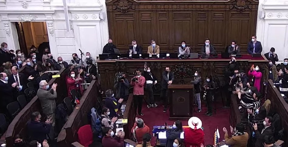 Lidia González Calderón (@lidiayagan) on Twitter photo El Pleno de la #ConvencionConstitucional acaba de concluir la propuesta de #NuevaConstitución que entregaremos al Presidente <a href="/gabrielboric/">Gabriel Boric Font</a> el lunes 4 de julio.
Agradezco con emoción haber sido parte de estos arduos meses de trabajo colectivo. El Pleno de la #ConvencionConstitucional acaba de concluir la propuesta de #NuevaConstitución que entregaremos al Presidente <a href="/gabrielboric/">Gabriel Boric Font</a> el lunes 4 de julio.
Agradezco con emoción haber sido parte de estos arduos meses de trabajo colectivo.