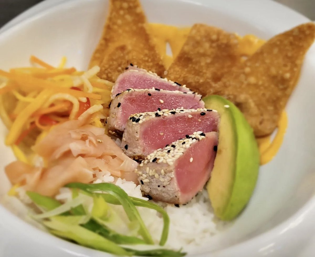 TOFacultyClub's tweet photo. It’s delicious! One of our most popular dishes: Tuna Poke Bowl  #uoft #summermenu☀️ #tunabowl🐟 #club #patioseasonishere 📷 by Marshall Leung / @ifitbleeds.wecaneatit https://t.co/1xUvJiQmT7