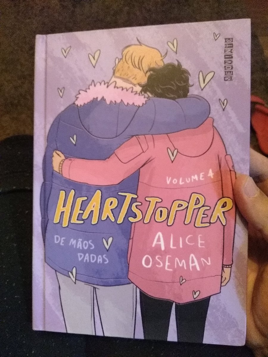 _loiroloyalty's tweet photo. Eu fiquei meio pé atrás quando li a primeira vez, mas hoje o quarto livro ocupa um espaço mais do que especial.
#HeartStopper #aliceoseman #editoraseguinte https://t.co/eZgLQHrly6