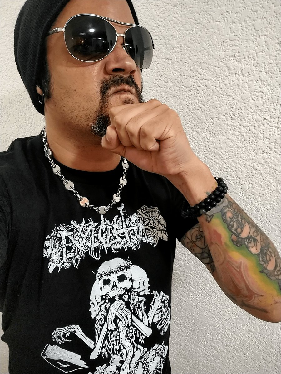 MandoKalani's tweet photo. ¿ Qué playera traen puesta HOY ?

#RetoPlayera #Exxecutor #MetalMexicano #TalentoNacional 
@PREMIOSKALANI 🤘☠️🤘 yeeah!!!

#ApoyaLaEscenaLocal #BandasMexicanas #PLayera #PremiosKalani #BandasNacionales 

📸: #YoMismo https://t.co/0Nt5EchCc8