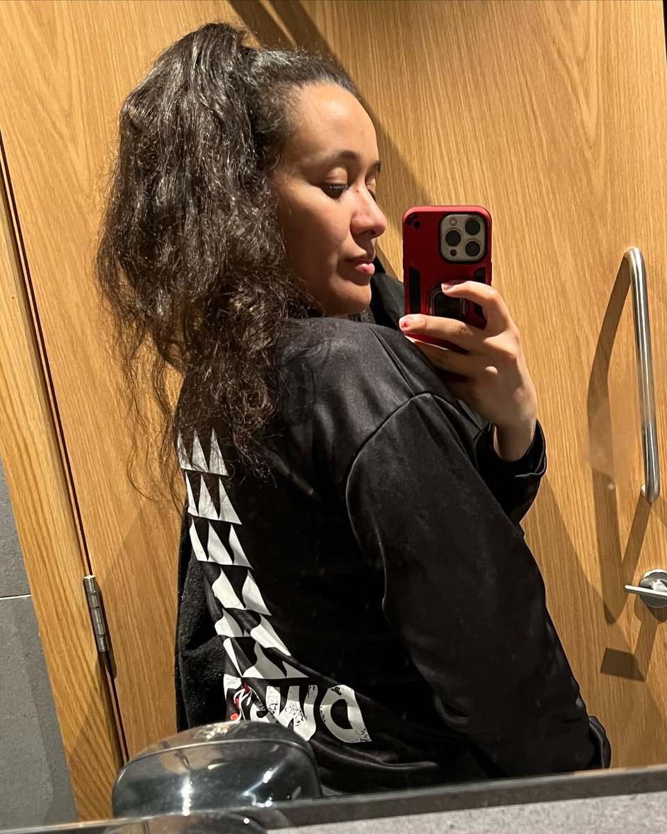 tjibaria's tweet photo. Tjibaria happy wearing our own merch DWGIT
#dwgit #dwgitofficialdowhatevergoodittakes https://t.co/DhJnkj2Jku