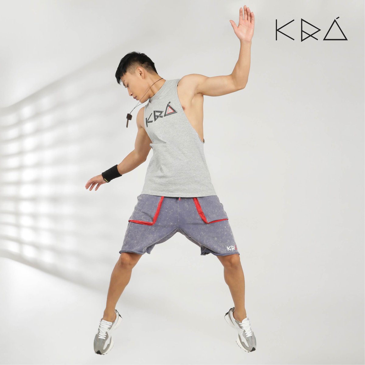 This slim-fit crew-neck grey singlet is all the motivation you need to hit the gym. Head to the link in the bio and get yours now!
.
.
.
.
.
#YouDoYou #Kralife
#GreySinglet #OOTD #PAUSECollection #Definite 
#IndianStreetwear #IndianStreetwearArchive