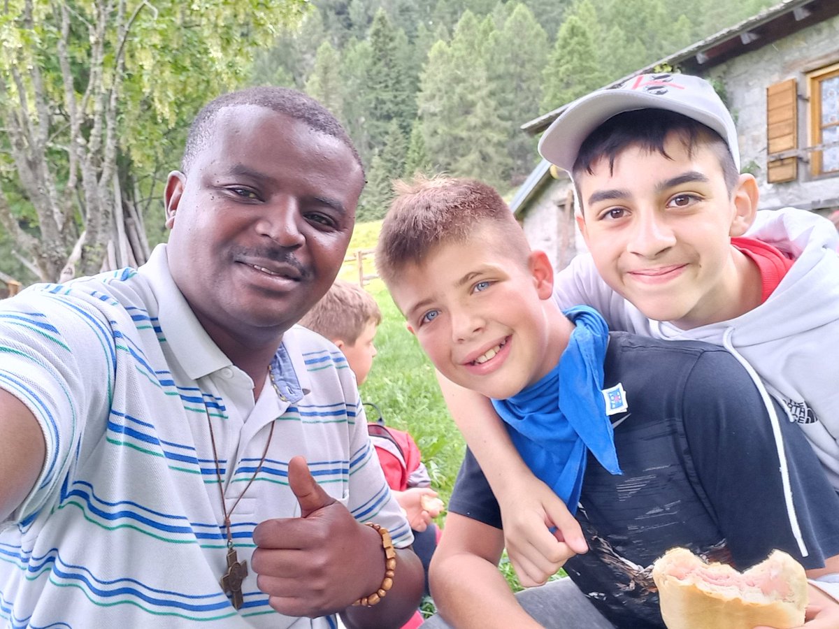 Excursion avec les jeunes vers les regions montagneuses de Trente en Italie. Après nous célébrons la messe