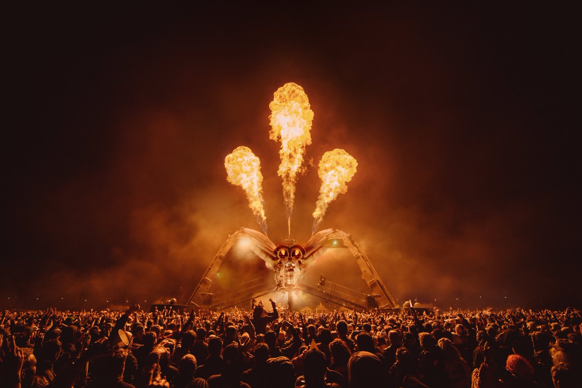 🕷🔥 GLASTONBURY ARCADIA 🔥🕷

Such an honour to represent Drum &amp; Bass on this spectacular stage <a href="/subfocus/">SUB FOCUS</a> ❤️

Ps did you hear our new tune? 😈