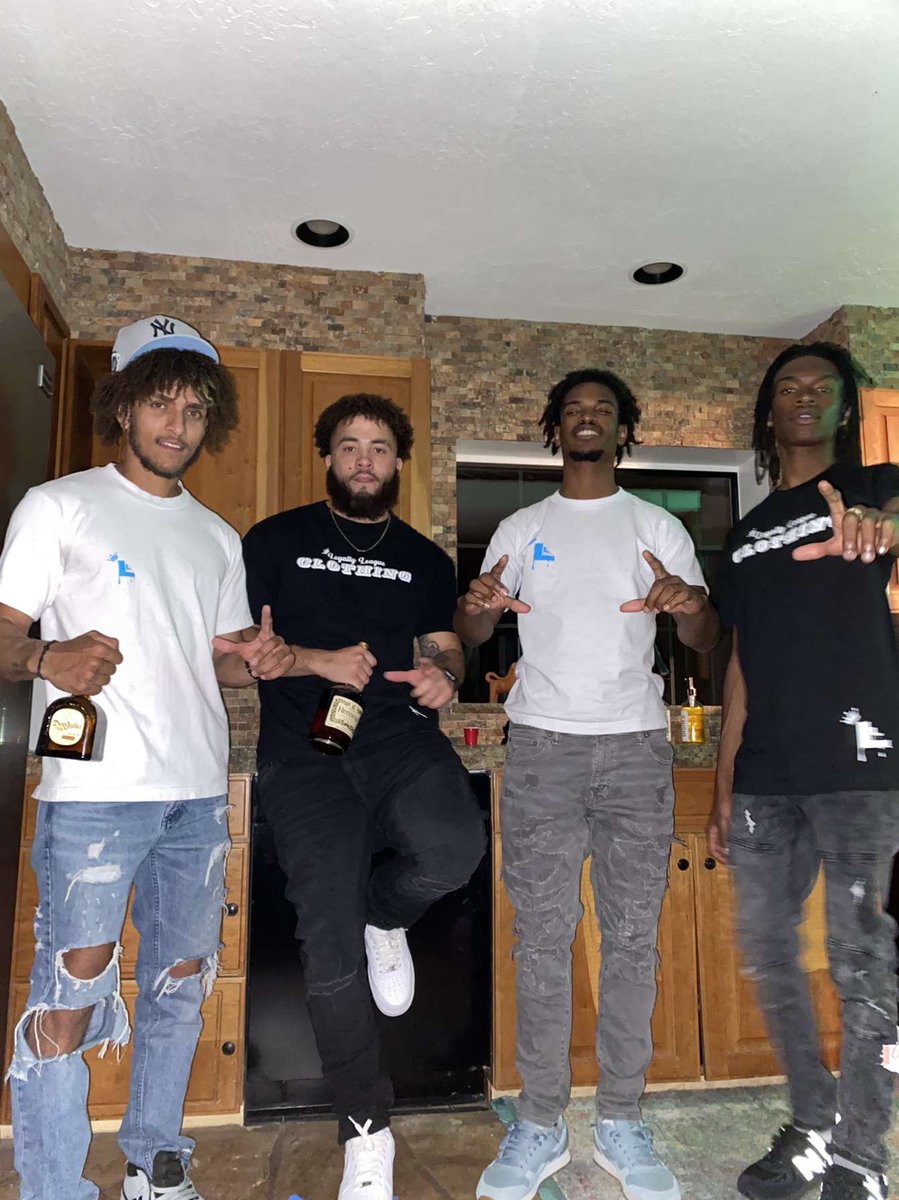 4tfEddy's tweet photo. Throw the L’s up tell em this The League🤝🏾 https://t.co/Hsseh8NFGD