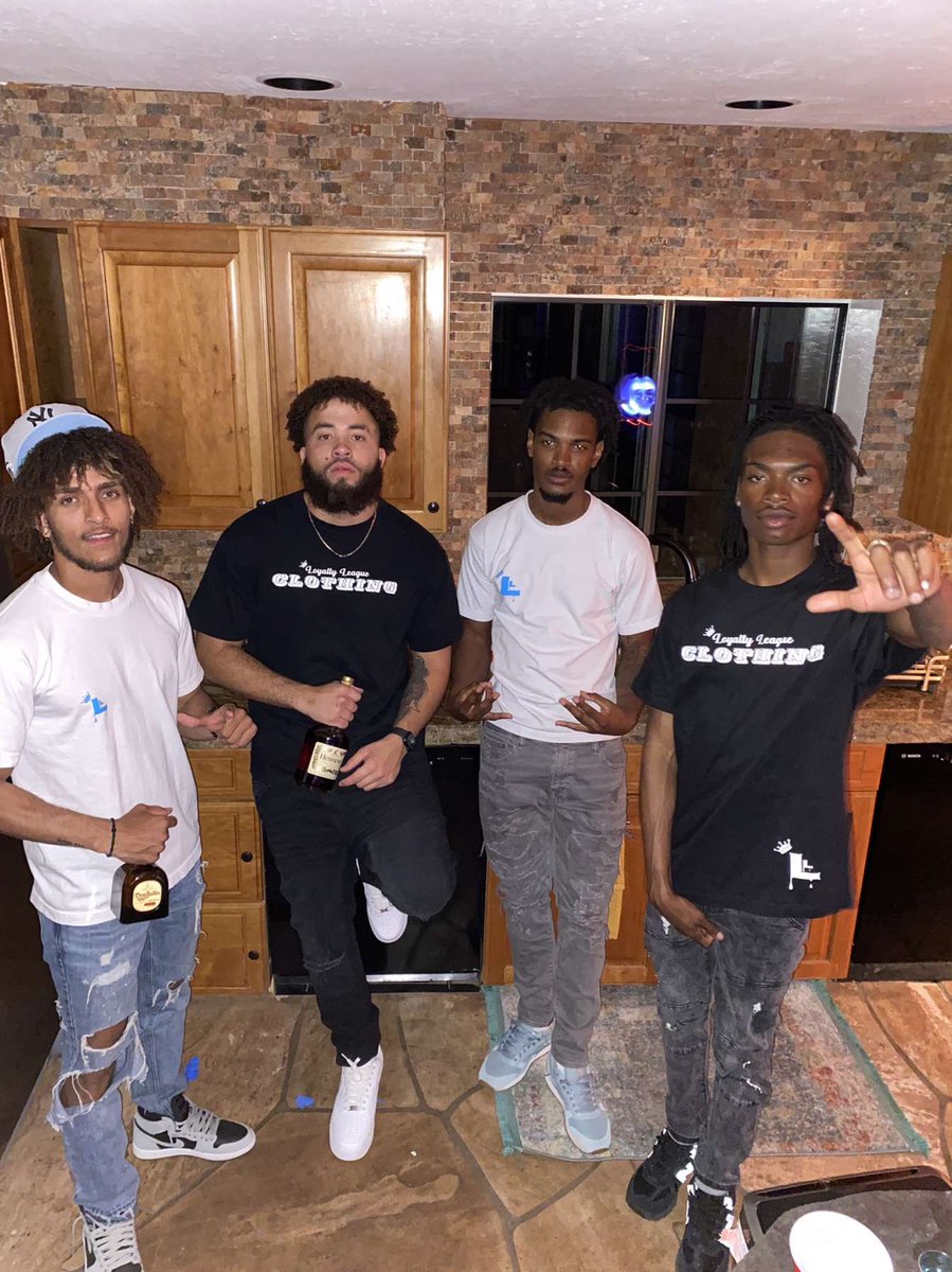 4tfEddy's tweet photo. Throw the L’s up tell em this The League🤝🏾 https://t.co/Hsseh8NFGD