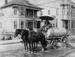 Let's hope #climatechange doesn't drive us back to the old days of horse-drawn water carts! Here, Alfredo Romero drives a water wagon in San Pedro in 1916. 📸 courtesy <a href="/LAPublicLibrary/">L.A. Public Library</a> #shadesofla #drought #oldlosangeles #mexicanamerican #vintagephoto