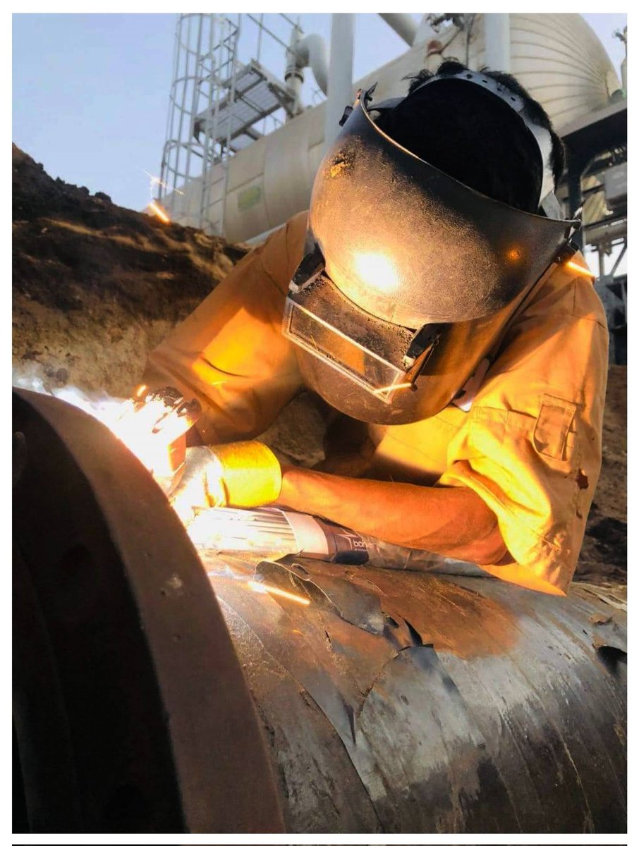 s_beneskined's tweet photo. ■ Photo of the Week from #Messla Oil Field.
"Mr. MOHMMED ALTAIB" - Pipe LINE Maintenance Section during Change the Damaged Section of Outlet Pipe Line of Production Separators in (GC-9), The Work continued from (07:00 AM) to (10:00 PM) Temperature Exceeds (40°C). https://t.co/YpAPYXwYIc