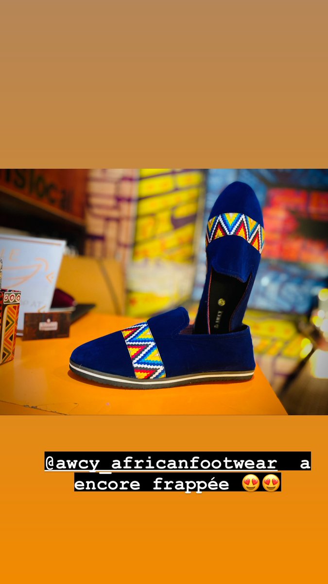 AteliersBlackSh's tweet photo. AWCY FOOT WEAR a encore frappée 😍😍😍

•• Prix : 18 000 XAF
.
.
#consommonslocal🇨🇲 https://t.co/ReUUKZC9eU