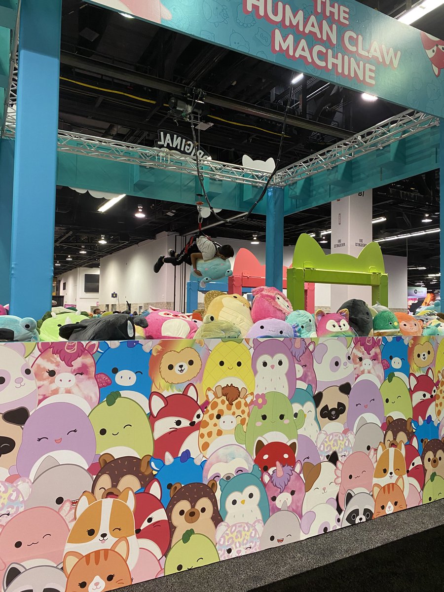 AFK_Creators's tweet photo. We know @VidCon just wrapped up, but we're already missing this mind-blowing event! 🤯🎡
What was the craziest thing you experienced? 👀
Our top 3 include:
🔸 BTS during @CptPuffy's panel❗
🔸 Hanging out with @5uppps❕
🔸 A Human Claw machine⁉️
#WeAreAFK #VCUS22 https://t.co/Ql0UcC6dgQ