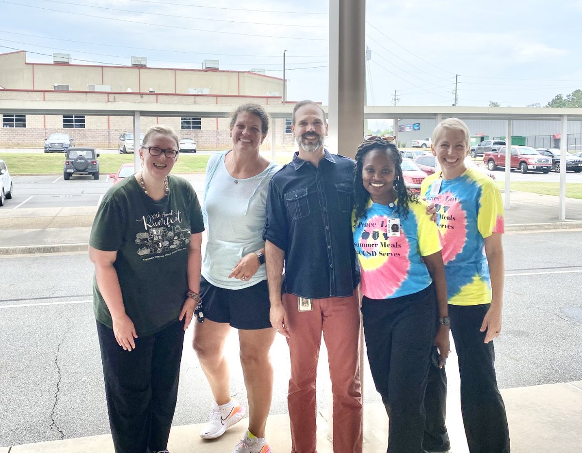 CCSDGaSNP's tweet photo. Another successful Summer Feeding meal pickup yesterday!
π€© A HUGE shout out to our hard-working CCSD school nutrition professionals who prepare 1οΈβ£8οΈβ£0οΈβ£0οΈβ£β meal kits each & every week! π€― #FuelingGA #ccsdserves #CCSDfam https://t.co/qTS1sF16z8