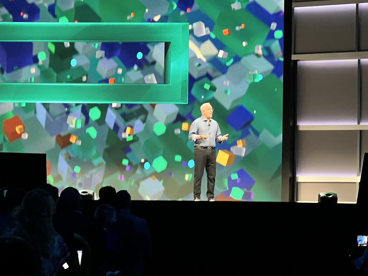 jas_np's tweet photo. There’s over 8000 customers and partners at #HPEDiscover, CEO @AntonioNeri_HPE says. https://t.co/iruipvnogS