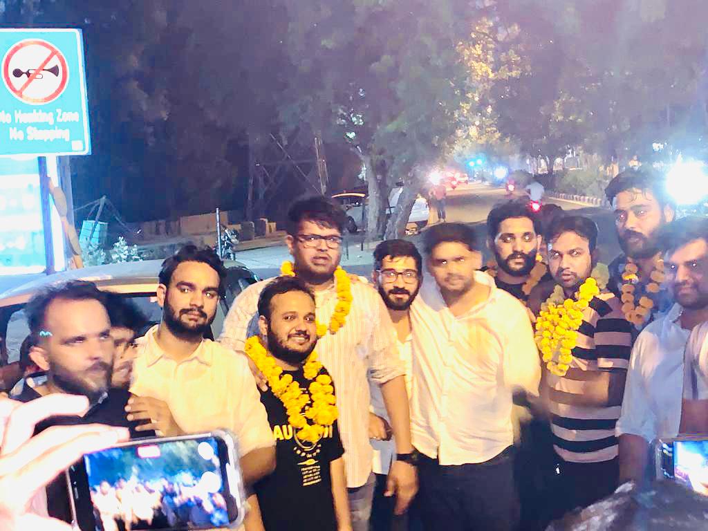 Neerajkundan's tweet photo. SATYAMEV JAYATE!

No matter how much you abuse the use of state's machinery while being in power, truth will always find its way.
#Agneepathscheme will ruin the lives and future of Indian military. Our activists protested and were booked under false charges, are finally released. https://t.co/BzEHBGKXJL