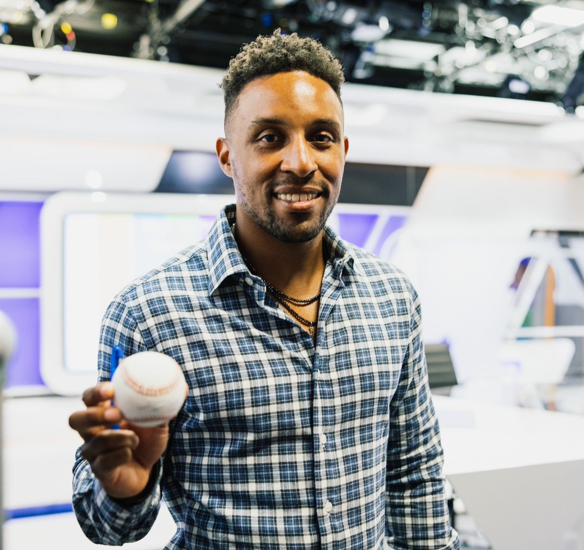 MLB's tweet photo. .@tonykemp stopped by MLB HQ yesterday and signed a ⚾️ for you.

RT and give Tony a follow for a chance to win! https://t.co/yjfCVolfvc