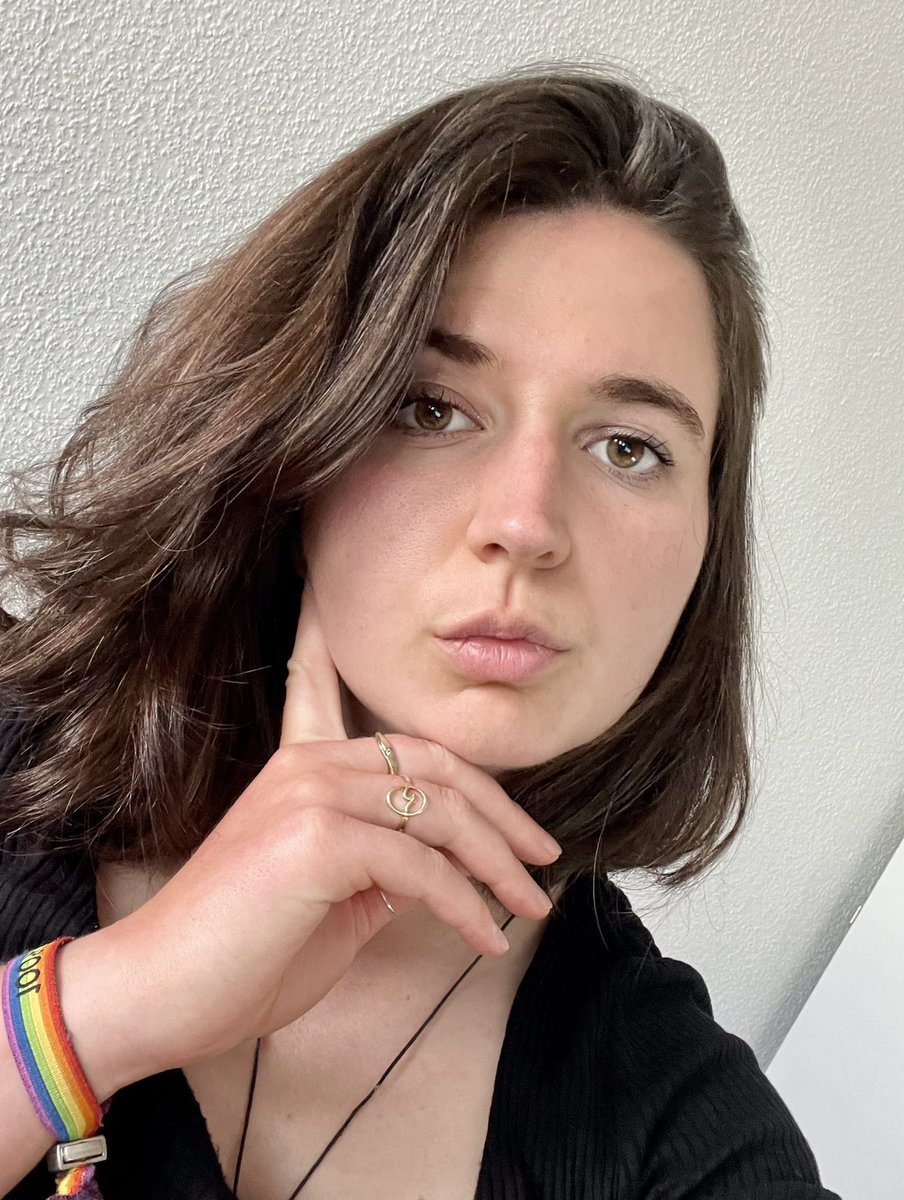 Ich, wie mich auch 53 Jahre nach den #StonewallRiots immer wieder aufs Neue outen muss und wir mit der Gleichbehandlung von #LGBTQIA+ Personen noch lange nicht am Ziel sind. 👉🏼  linkedin.com/posts/magda-we…