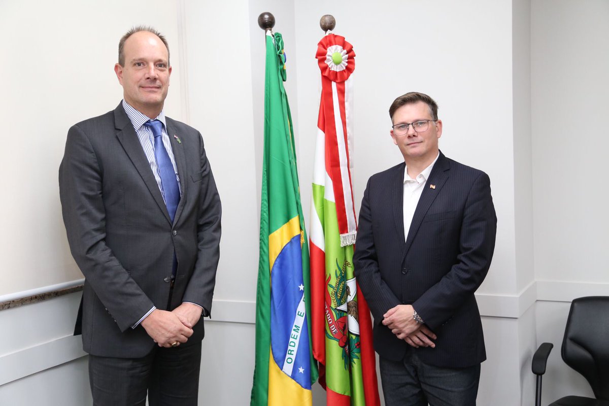 RWdeRuijter's tweet image. No dia 24 de junho me encontrei com o Secretário Sr. Fernando Raupp da Secretaria Executiva de Assuntos Internacionais SAI, do #GovSC para discutir assuntos de cooperação como os portos e inovação