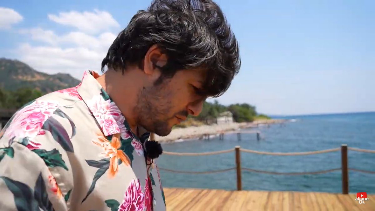 En punk stil saça sahip olan <a href="/FratAlbayram/">Fırat Albayram</a> dır Hayko cepkin  işine PUNK sın