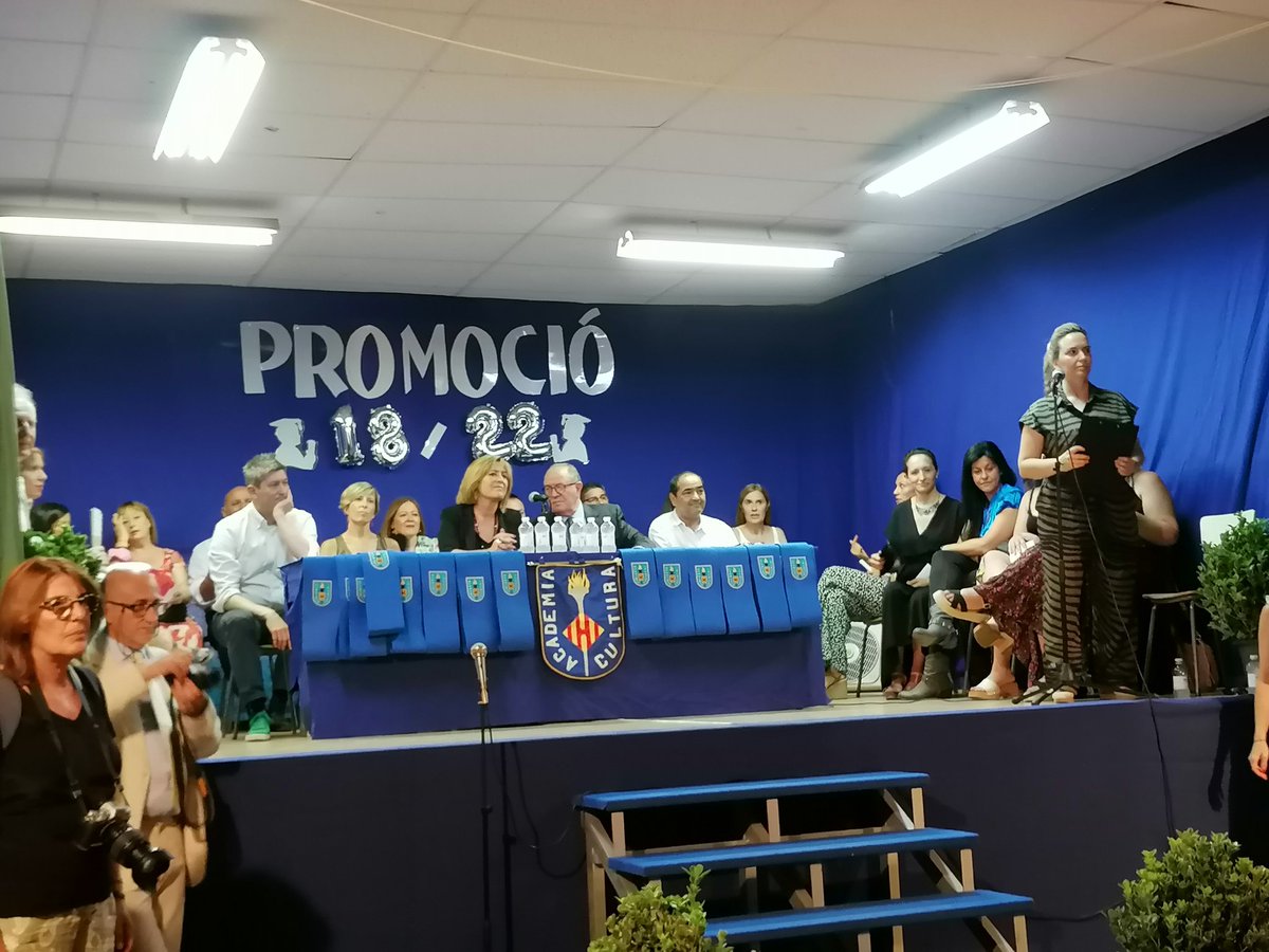 Avui <a href="/ccoocatalunya/">CCOO de Catalunya</a> <a href="/CCOOeducacio/">CCOO Educació</a> tenim l'orgull de ser presents a la darrera graduació de l'alumnat de 4t ESO <a href="/AC__cultura/">Academia_Cultura</a>
Contents que sigui possible gràcies a la lluita conjunta de tanta gent.
L*any vinent, ja serà com a institut públic!!! ✊✊