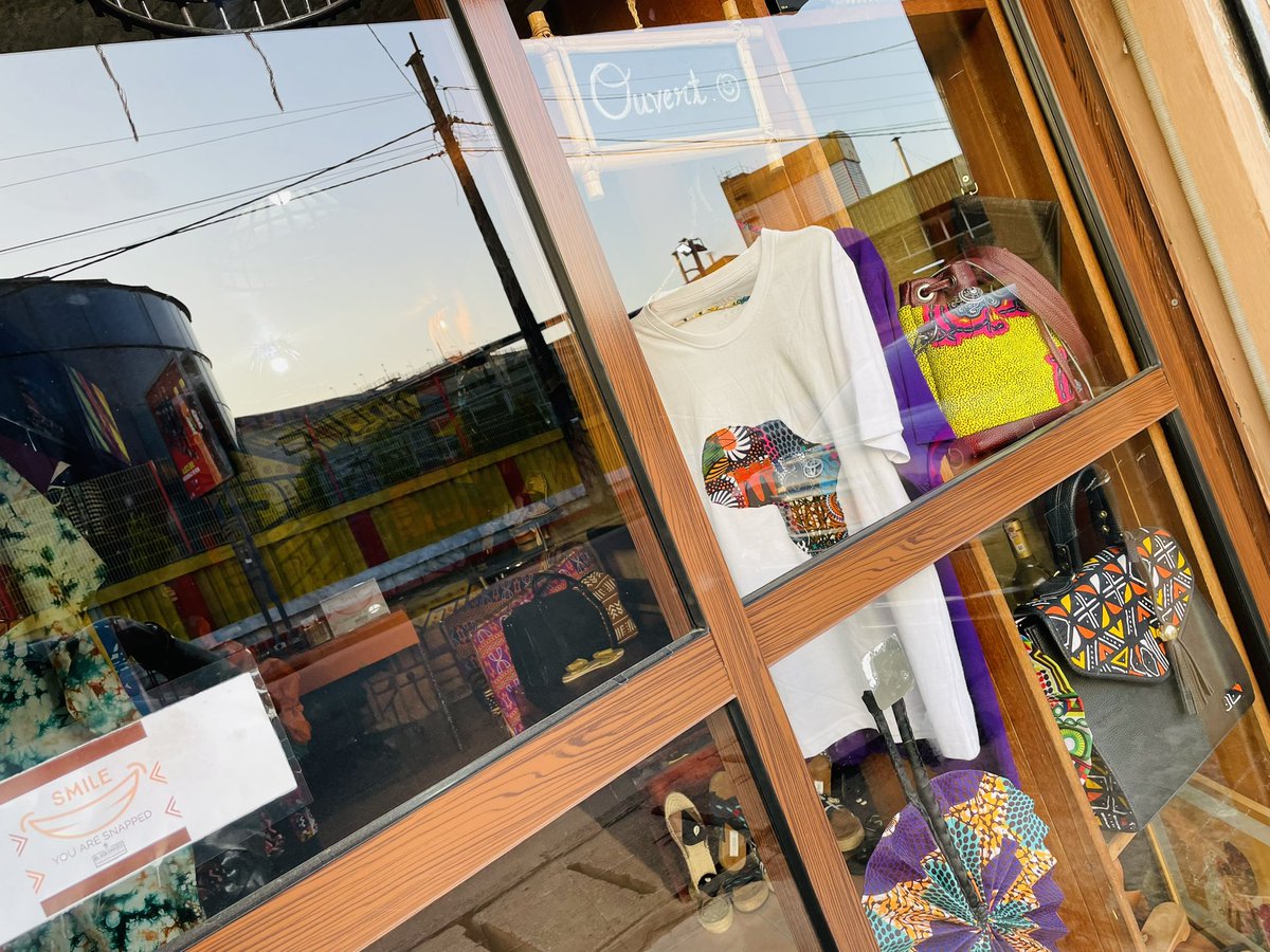 AteliersBlackSh's tweet photo. Sans aucun doute votre vitrine préférée 😻🤩
.
.
#consommonslocal🇨🇲 https://t.co/3pXlxixZbC