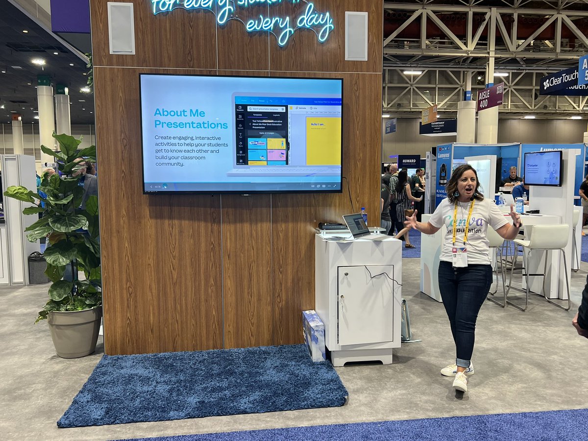 The amazing @tishrich sharing how to use @canva for Education and @PearDeck! #BetterTogether 

#iste #ISTELive #ISTELive22 #ISTE22 #canvaedu