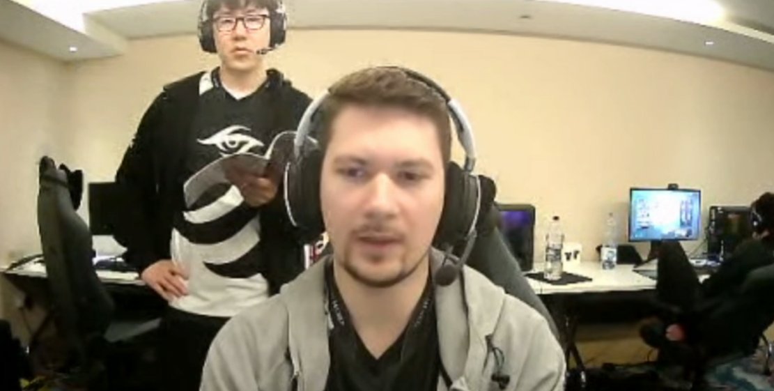 teamsecret's tweet photo. 10 year old me waiting for my mom to check my homework

#SecretDota https://t.co/lLa8jiLyuT