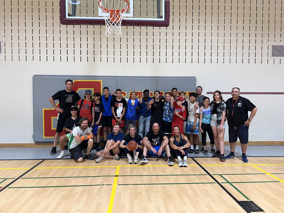 andrgrade8's tweet photo. Great Staff vs Student basketball Game  today @St_Andrew145    Extremely well played and officiated. Staff kept their winning record in-tact. Some excellent performances from both staff and students. https://t.co/UsTgxSJSRe